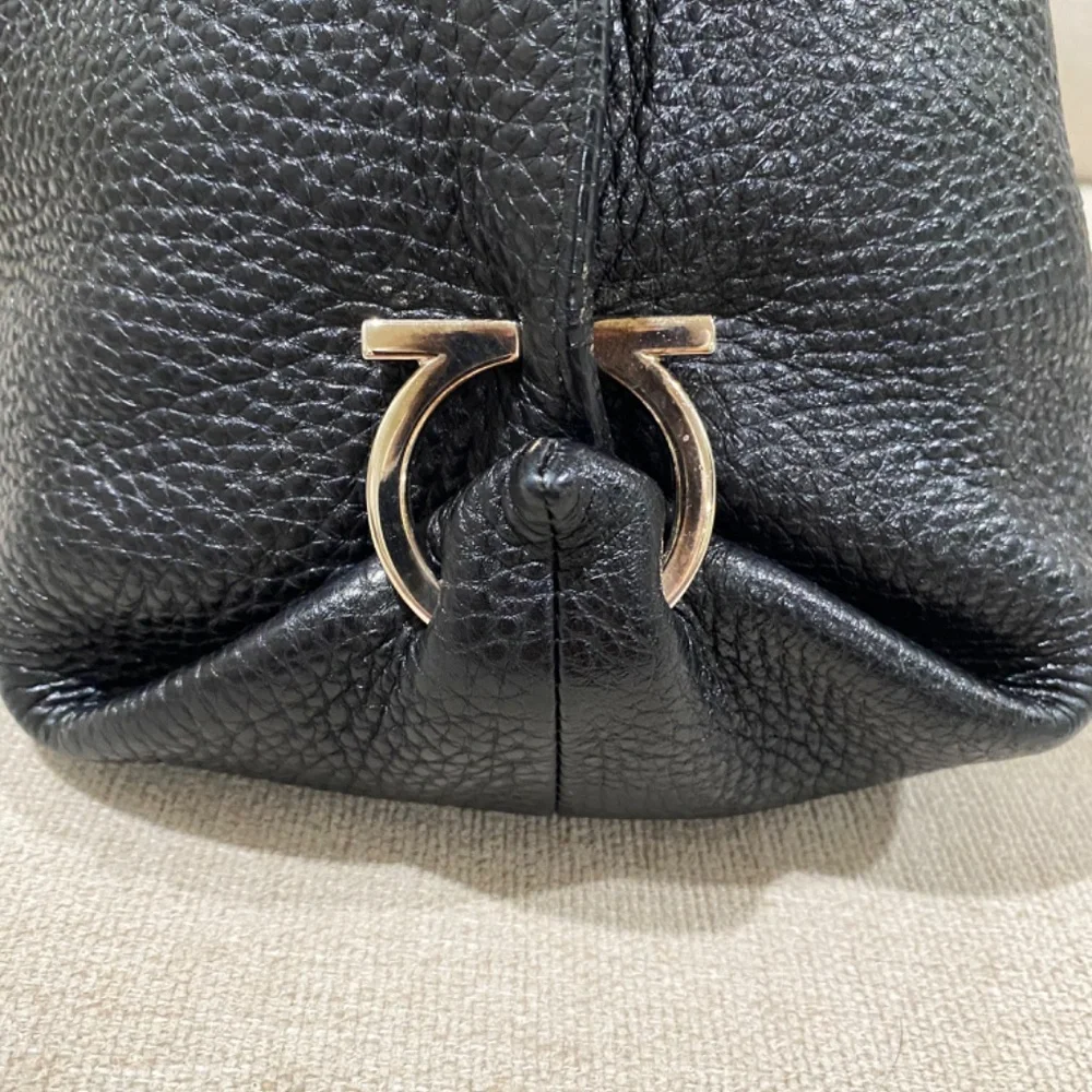 Salvatore ferragamo bag - Picture 8 of 17